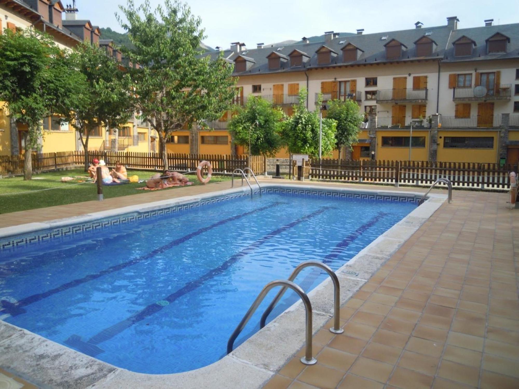 Cosy Apartment In Benasque | Mountain View + Shared Pool Exterior photo